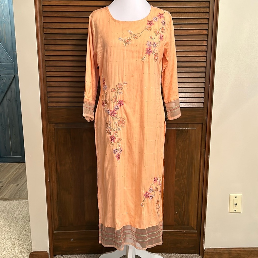 Women's Pale Orange Floral Embroidered Kurti/Dress/Tunic Size L/40